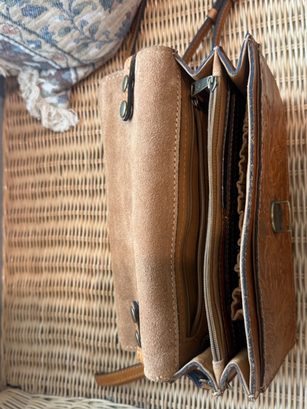 Patricia Nash leather crossbody purse - Picture 4 of 4